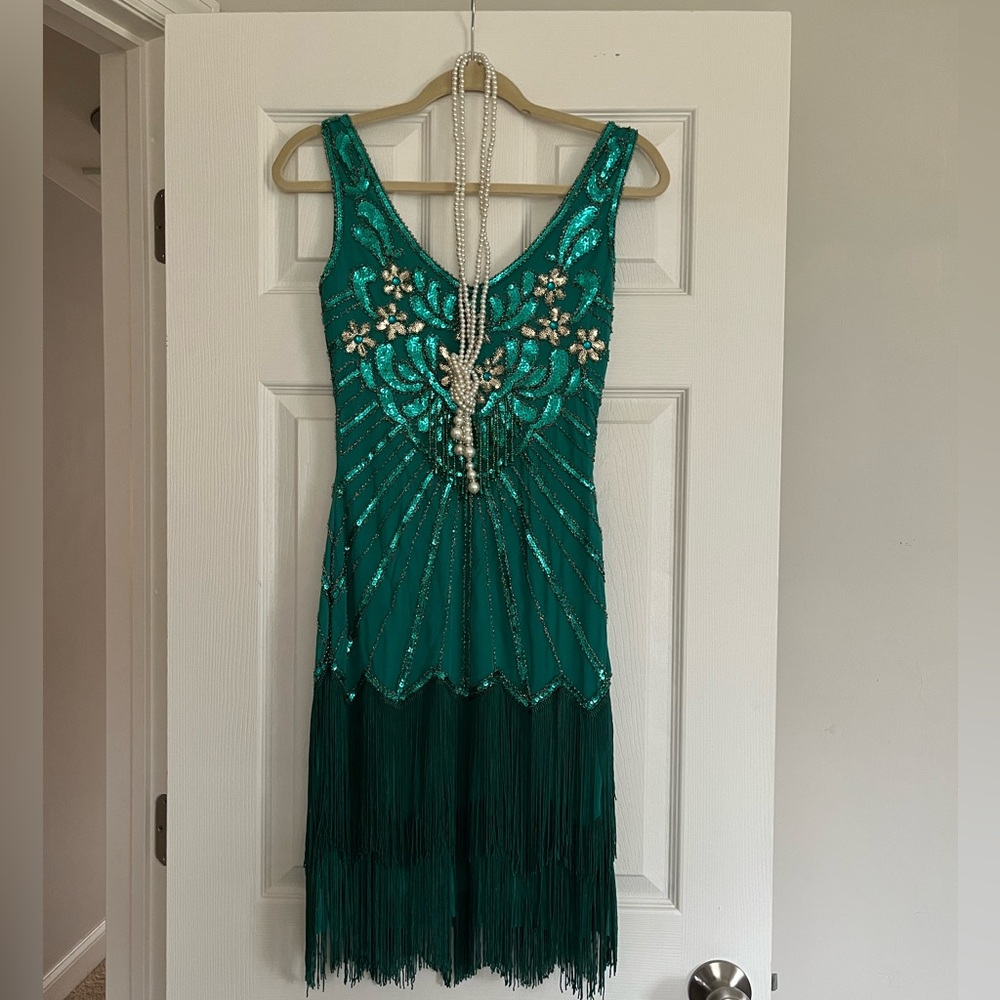 1920s flapper dress! Never wore. Comes with the string of pearls - Picture 1 of 5
